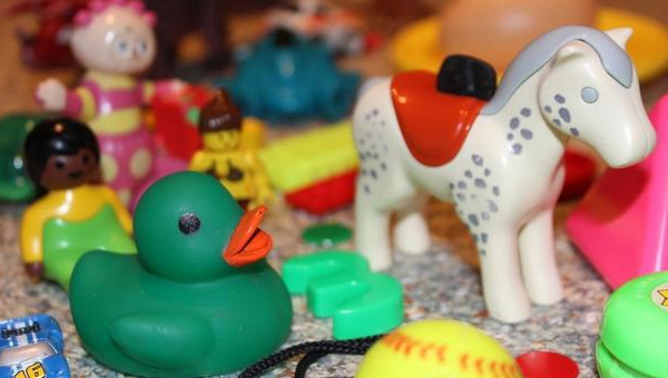 硬质塑料结构胶应用解决塑胶玩具的粘接固定