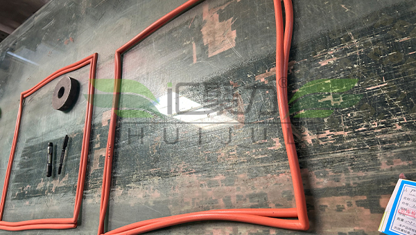 硅胶密封条对粘用HJL-618硅胶热粘胶水强度高不发白